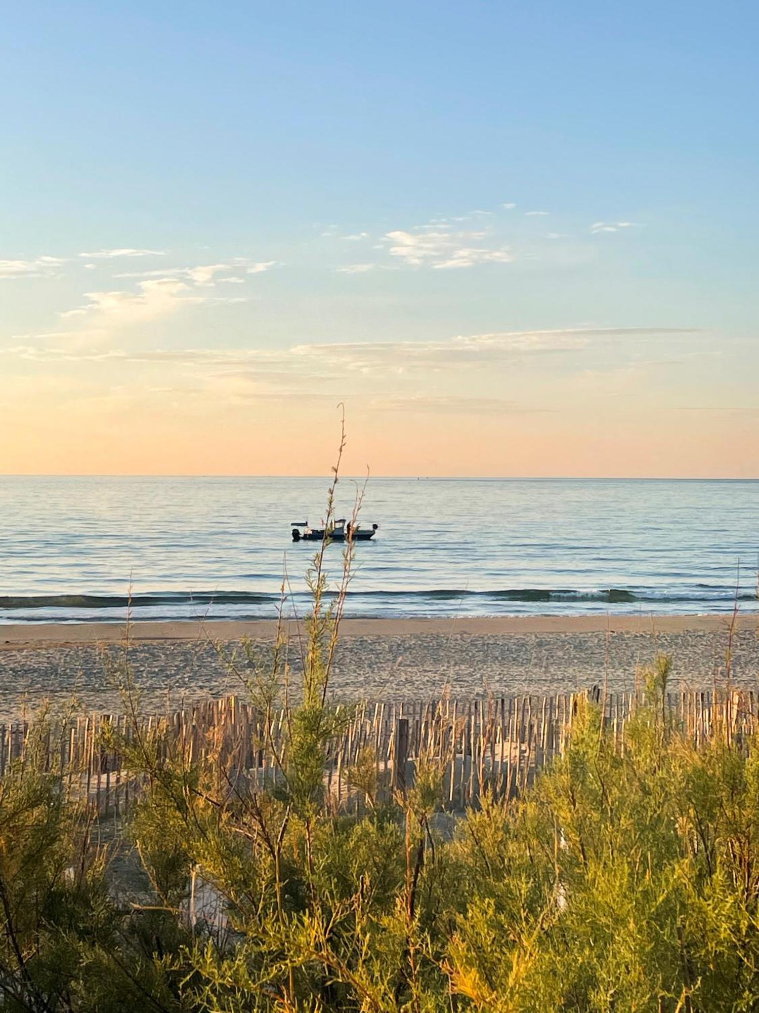 Mas Andalou Fabuleuse première ligne de mer, plage privative Frontignan Extérieur photo